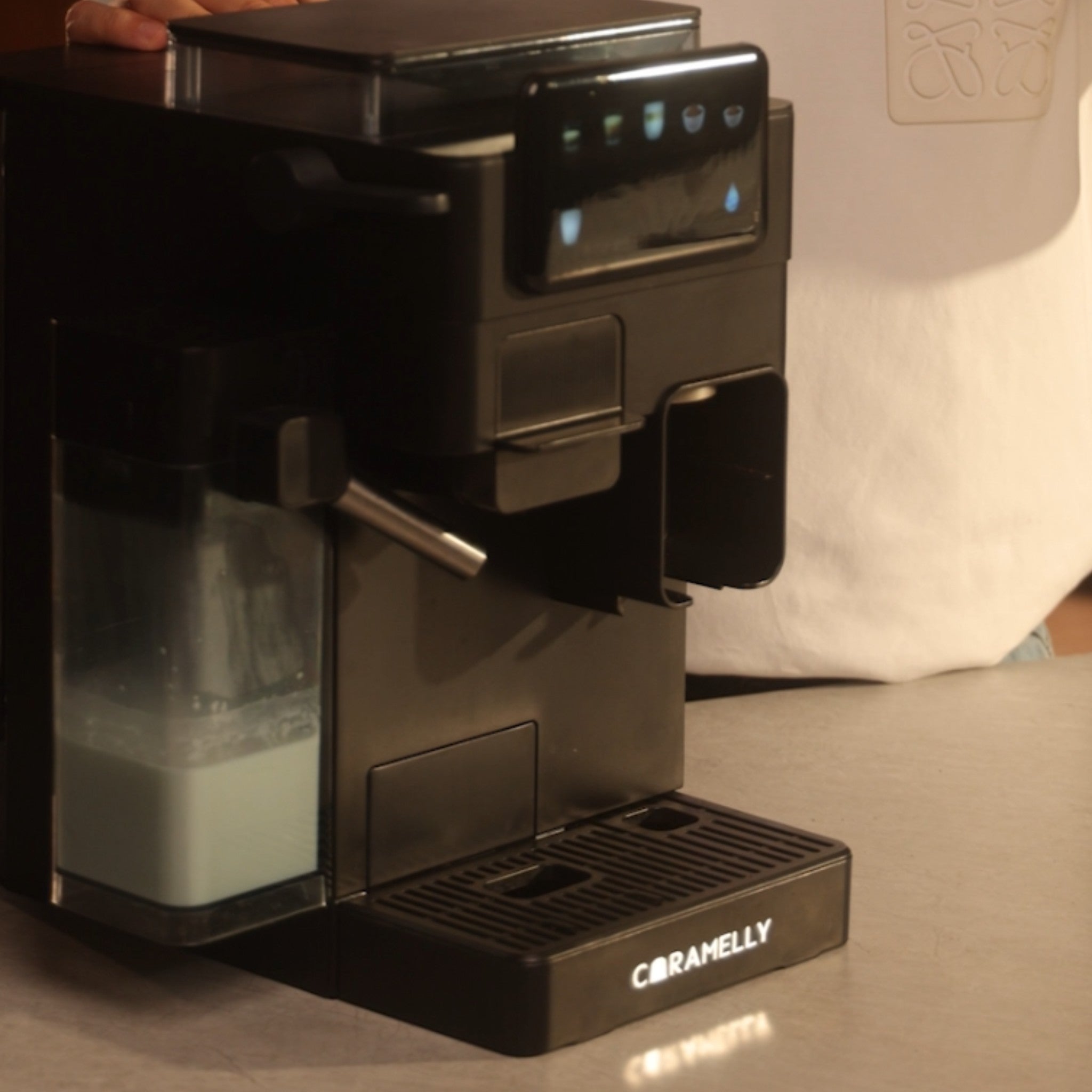 Caramelly Latte Touch 4 - in - 1 Coffee Machine compatible with Coffee Pods, Beans & Ground Coffee - Caramelly